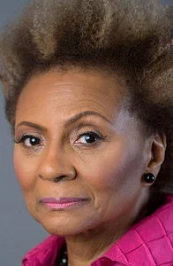 Лесли Агамс